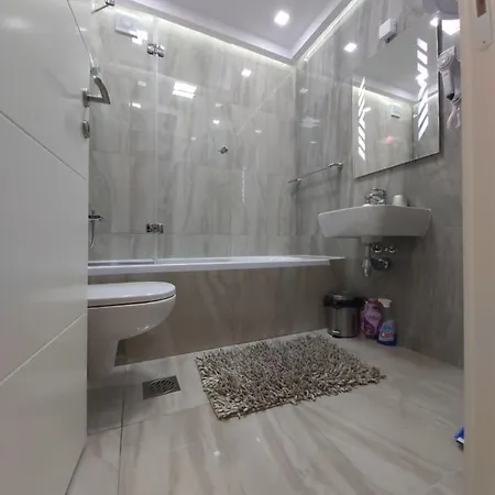 Elegance Free Garage