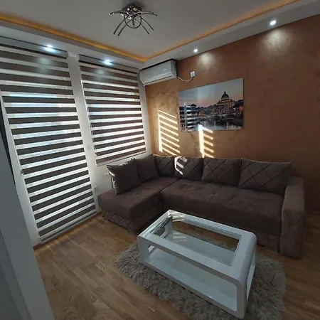 Elegance Free Garage Apartman