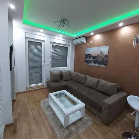 Elegance Free Garage Apartman